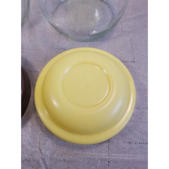 Vintage‎ Carlton Glass Jars (2 Jars) 1 Yellow 1 Brown Lid 1.5 Liter - Picture 5 of 9